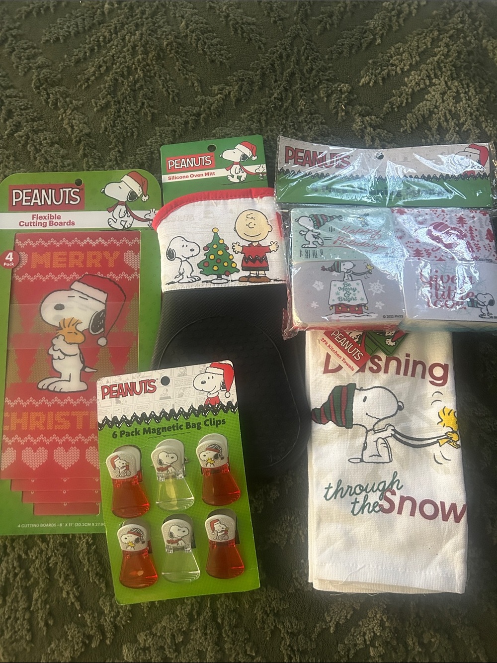 Peanuts Holiday Kitchen & Party Set 5 pieces all NWT